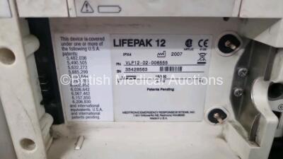 Medtronic Lifepak 12 Biphasic Defibrillator *Mfd 2007* P/N VLP12-02-006555 (Powers Up and Passes Self Test, Slight Damage to Casing - See Photos) Including ECG, SpO2, NIBP Options with 1 x Ref 1111-000021 4 Lead ECG Lead, 1 x Ref 11111-000023 6 Lead ECG L - 10