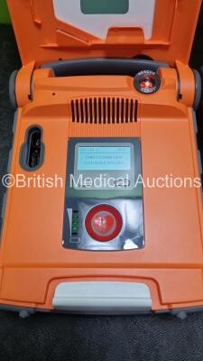 2 x Cardiac Science Powerheart G5 Defibrillators *Mfd 2019 / 2015* Ref G5S-02P0 (Both Power Up With Stock Battery, Stock Battery Not Included *SN D00000155038 / D00000012625* - 3