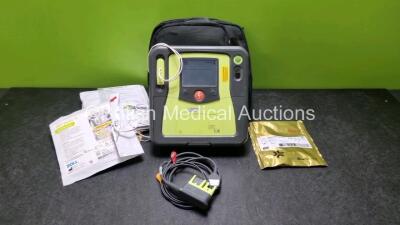 Zoll AED PRO Defibrillator (Powers Up) In Carry Case with 1 x 3 Lead ECG Lead and 4 x In Date Electrode Packs *SN AA06H003341*