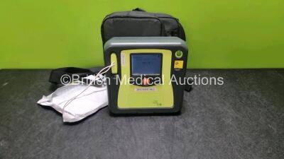 Zoll AED PRO Defibrillator with 1 x Battery (Powers Up)