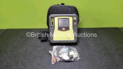 Zoll AED PRO Defibrillator (Powers Up) In Carry Case with 1 x 3 Lead ECG Lead *SN AA13C027882*