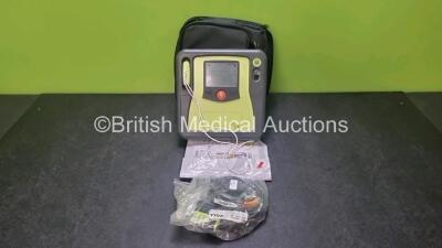 Zoll AED PRO Defibrillator (Powers Up) In Carry Case with 1 x 3 Lead ECG Lead *SN AA07B005076*