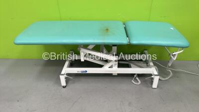 Medi Plinth Electric Patient Couch with Controller (Tested-Working) *SN 736544*