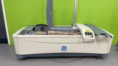 GE Lunar iDXA Bone Density Scanner *S/N 40211* **Mfd 01/2004** ***Incomplete***