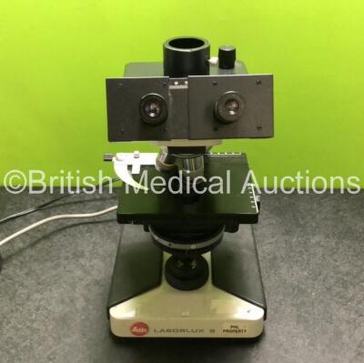 Leitz Laborlux S Benchtop Microscope with 2 x Eyepieces, 1 x Leitz LE 40/0.65 Optic, 1 x Leitz Plan 10/0.25 Optic and 1 x Leitz 50/1.00 W Optic (No Power, Cut Cable - See Photos)