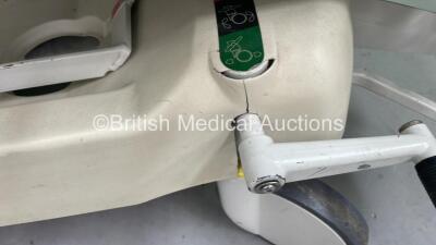 Huntleigh Lifeguard Hydraulic Patient Trolley with Mattress (Hydraulics Tested Working - Damaged - See Pictures - Mattress Water Damaged) *S/N 429721* - 4