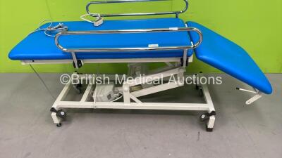 Huntleigh Electric Patient Examination Couch with Controller (Powers Up - Head Rest Keeps Dropping) *S/N 022965*