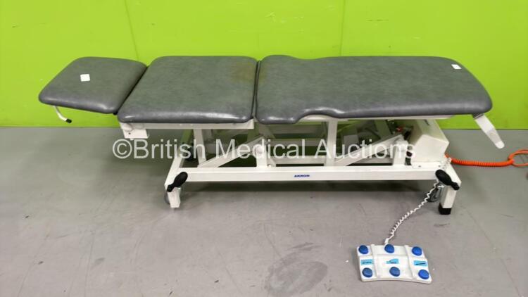 Huntleigh Akron Electric 3 Way Patient Examination Couch with Controller (Powers Up) *S/N 316411*