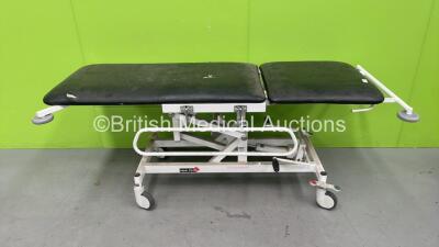 Medi Plinth Hydraulic Patient Examination Couch (Hydraulics Tested Working - Rips to Cushions - See Pictures) *S/N 69688*