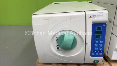 YS-3PV-22L-1 Autoclave (Powers Up) *S/N 201101*