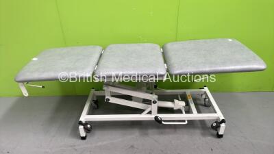 Huntleigh Hydraulic 3 Way Patient Examination Couch (Hydraulics Tested Working)