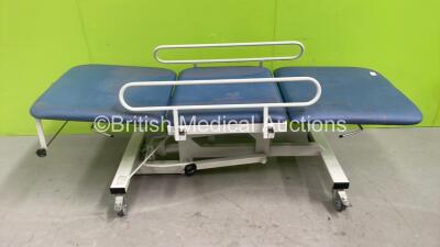 Plinth 2000 Hydraulic Patient Examination Couch (Hydraulics Tested Working)