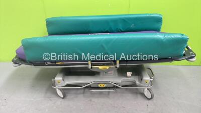 Anetic Aid QA3 Hydraulic Patient Examination Couch with Mattress (Hydraulics Tested Working)