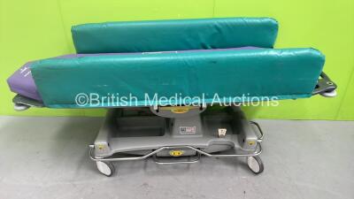 Anetic Aid QA3 Hydraulic Patient Examination Couch with Mattress (Hydraulics Tested Working)