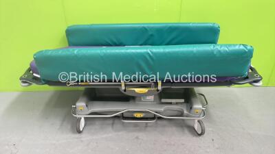 Anetic Aid QA3 Hydraulic Patient Examination Couch with Mattress (Hydraulics Tested Working)