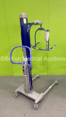 Arjo MaxiMove Electric Patient Hoist with Battery and Controller (Powers Up - Not All Functions Working)