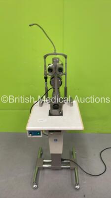 TopCon 1D Slit Lamp with Binoculars, 2 x 12,5x Eyepieces and Chin Rest on Table (Powers Up with Good Bulb)