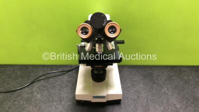 Gundlach Primolab Benchtop Microscope with 2 x Eyepieces and 4 x Optics (Powers Up with Good Bulb)