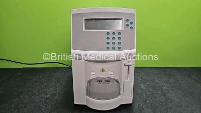 Dade Behring PFA-100 Platelet Analyser (Powers Up) *SN 02135*