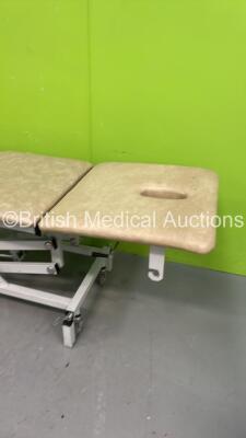 Huntleigh Nesbit Evans Hydraulic 3 Way Patient Examination Couch (Hydraulics Tested Working) *S/N NA* - 2