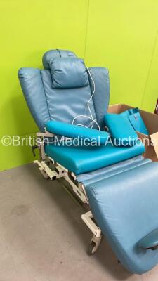 Gardhen Bilance Electric Therapy Chair with Controller and Spare Cushions (Powers Up) - 3