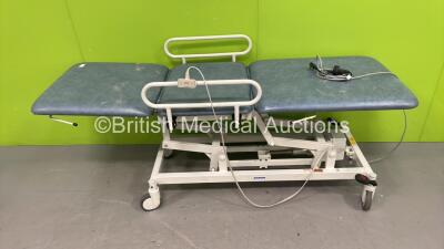 Huntleigh Akron Electric Patient Examination Couch with Controller (Powers Up - Rips to Cushions) *S/N P0126303*