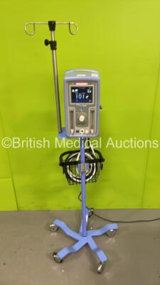 Carefusion Infant Flow SiPAP Part No 675-CFG-004 on Stand with Hoses (Powers Up) *S/N BCN02080*