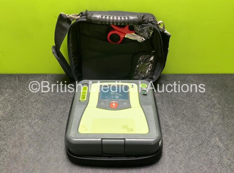 Zoll AED PRO Defibrillator with 1 x Battery in Carry Case (Powers Up with Scratched Screen - See Photos)