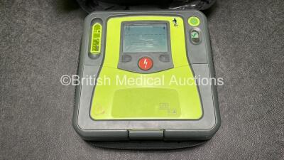 Zoll AED PRO Defibrillator with 1 x Battery in Carry Case (Powers Up with Scratched Screen - See Photos) - 2