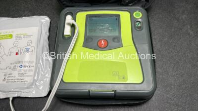 Zoll AED PRO Defibrillator with 1 x Battery and 1 x Electrode Pads *Expires 2024* in Carry Case (Powers Up with Scratched Screen - See Photos) - 2