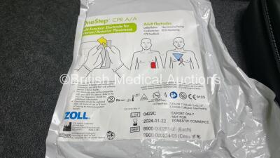 Zoll AED PRO Defibrillator with 1 x Battery and 1 x Electrode Pads *Expires 2024* in Carry Case (Powers Up with Scratched Screen - See Photos) - 4