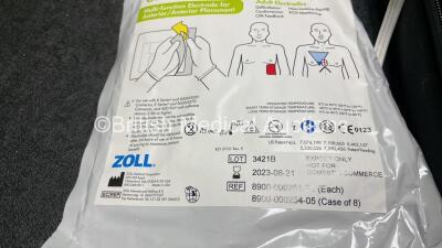 Zoll AED PRO Defibrillator with 1 x Battery and 1 x Electrode Pads *Expired 2023* in Carry Case (Powers Up with Stock Battery, Battery Not Included, Scratched Screen - See Photos) - 5