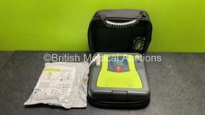 Zoll AED PRO Defibrillator with 1 x Electrode Pads *Expires 2024* in Carry Case (Powers Up with Stock Battery, Battery Not Included, Scratches to Screen - See Photos)