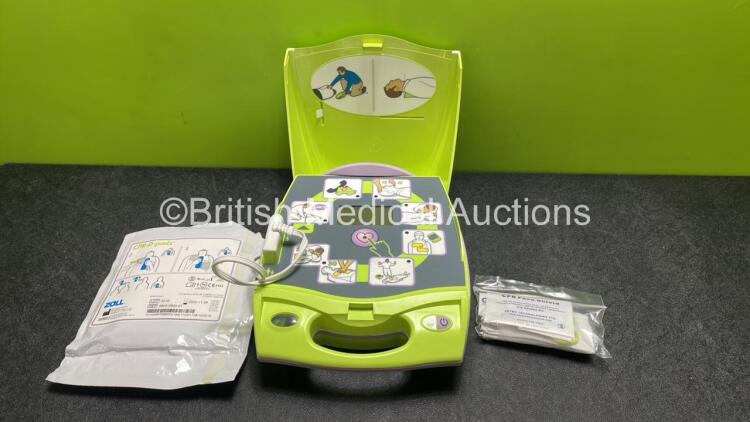 Zoll AED Plus Defibrillator with 1 x Electrode Pads *Expired 2020* (Powers Up)