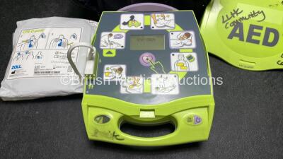 Zoll AED Plus Defibrillator with 1 x Electrode Pads *Expires 2023* in Carry Case (Powers Up) - 2