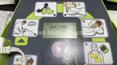 Zoll AED Plus Defibrillator with 1 x Electrode Pads *Expires 2024* in Carry Case (Powers Up) - 3