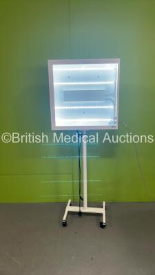 Keeler Finesse Light Box on Stand (Powers Up with Good Light)