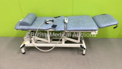 Huntleigh Akron Electric Patient Examination Couch with Controller (Powers Up) *S/N 44773*