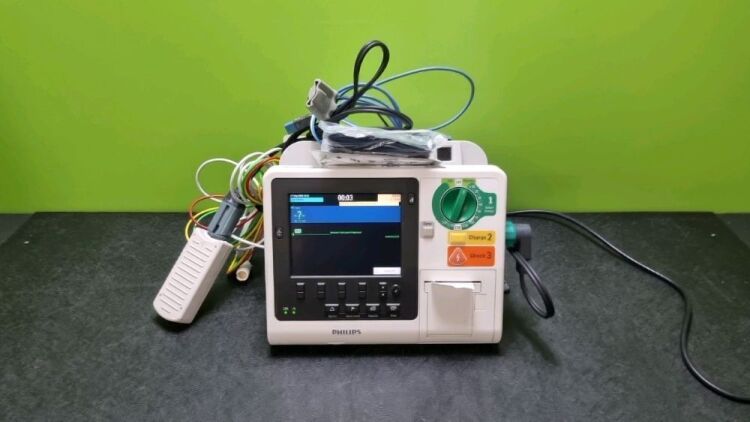 Philips Heartstart XL+ Defibrillator *Mfd 2014* (Powers Up) Including ECG and Printer Options with 1 x Paddle Lead, 1 x SpO2 Finger Sensor, BP Cuff, 1 x M3725A Test Load,1 x 3 Lead ECG Lead and 1 x Battery