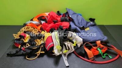 Job Lot Including 2 x Northern Diver 25 Meter Ropes, 1 x Pax Pump, 1 x Ski Emergency Evacuation Sheet, 1 x Donway Traction Splint, 1 x Prometheus Traction Splint, 1 x Ferno Pedi-Mate, 4 x MEDesign Patient Handling Sling