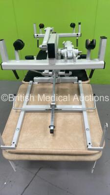 1 x Medi-Plinth Electric Patient Examination Couch (Unable to Power Test Due to No Controller) and 1 x Plinth 2000 Hydraulic Patient Examination Couch (Hydraulics Tested Working) *S/N 502HW5000695* - 4