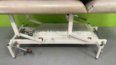 1 x Huntleigh Nesbit Evans Hydraulic Patient Examination Couch (Hydraulics Tested Working) and 1 x Plinth 2000 Electric Patient Examination Couch (Unable to Power Test Due to No Controller) *S/N 93CD0C34130460A* - 2