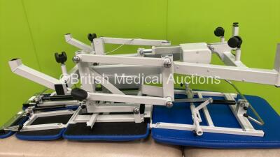 1 x Huntleigh Nesbit Evans Hydraulic Patient Examination Couch (Hydraulics Tested Working) and 1 x Plinth 2000 Electric Patient Examination Couch (Unable to Power Test Due to No Controller) *S/N 93CD0C34130460A* - 3