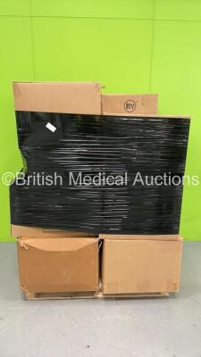 Mixed Pallet of Isolation Gowns and Face Masks