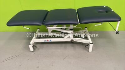 Medi-Plinth Hydraulic Patient Examination Couch (Hydraulics Tested Working)