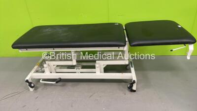 Huntleigh Akron Hydraulic Patient Examination Couch - Damaged / Missing Wheels - See Photos (Hydraulics Tested Working)