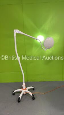 Daray SL430LBL Surgical Light on Stand (Powers Up) *S/N 1029868374*