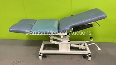 Hydraulic Patient Couch with Adjustable Legs (Tested Working) *045210*