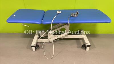 Plinth 2000 Electric Patient Examination Couch with Controller (Powers Up) *S/N FS0026131*