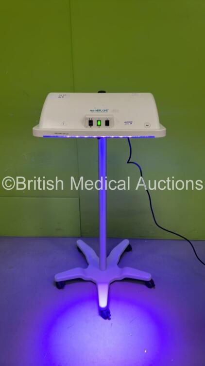 Natus NeoBLUE LED Phototherapy Lamp on Stand (Powers Up) *S/N 24326*